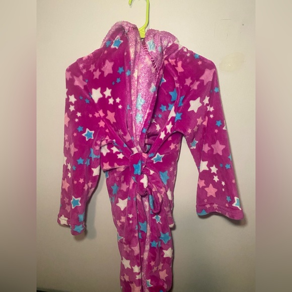 i’m to grown to be wearing something with stars on it - Picture 1 of 1